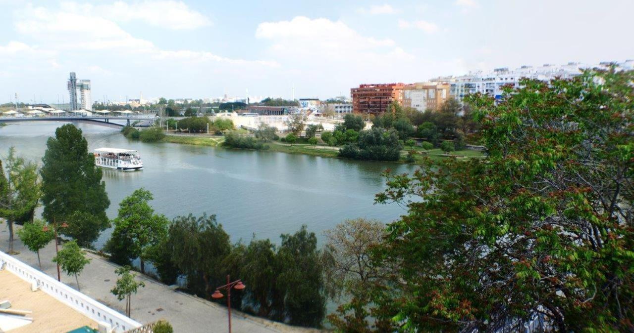 Bonito Piso Junto Al Rio Siviglia